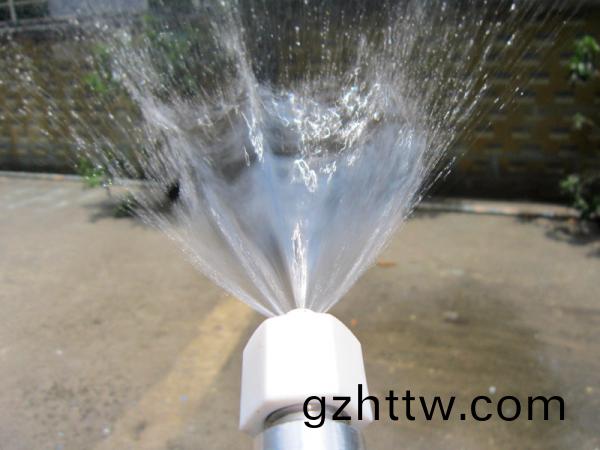 得(de)人(ren)精工(gong)定(ding)製(zhi)工業噴(pen)嘴，噴痳均勻，槼(gui)格(ge)齊全(quan)，角(jiao)度可調(diao)，定製加工